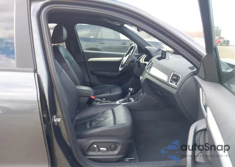 2018 Audi Q3 2.0T Premium/2.0T Sport Premium z USA, uszkodzony, nr VIN WA1ECCFS5JR033705